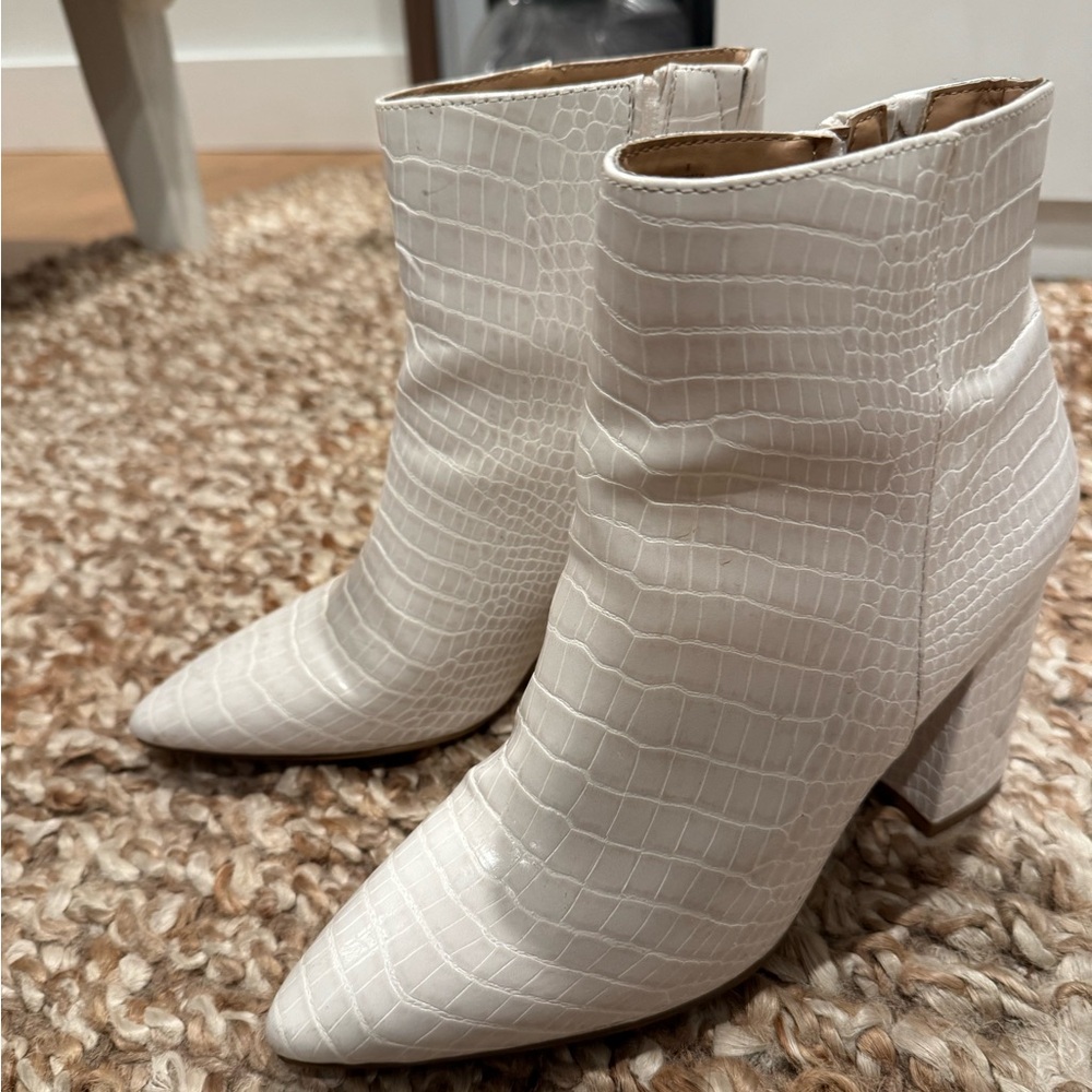Express Boots size 8